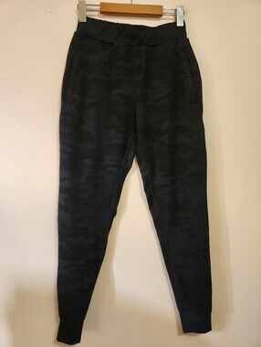 Alphalete Black Camo Premium Tech Tapered Gym Athleisure Sweatpants Joggers S
